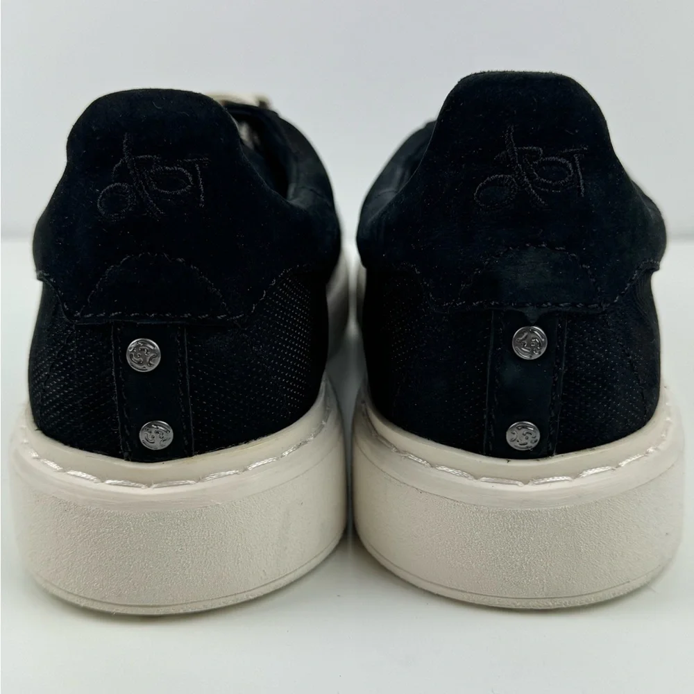 OTBT “Normcore” Women’s Sneakers size 10, Black, New‎ in Box (No Lid)